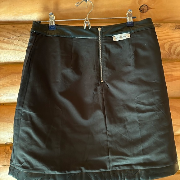 Black Mini skirt - Picture 7 of 9